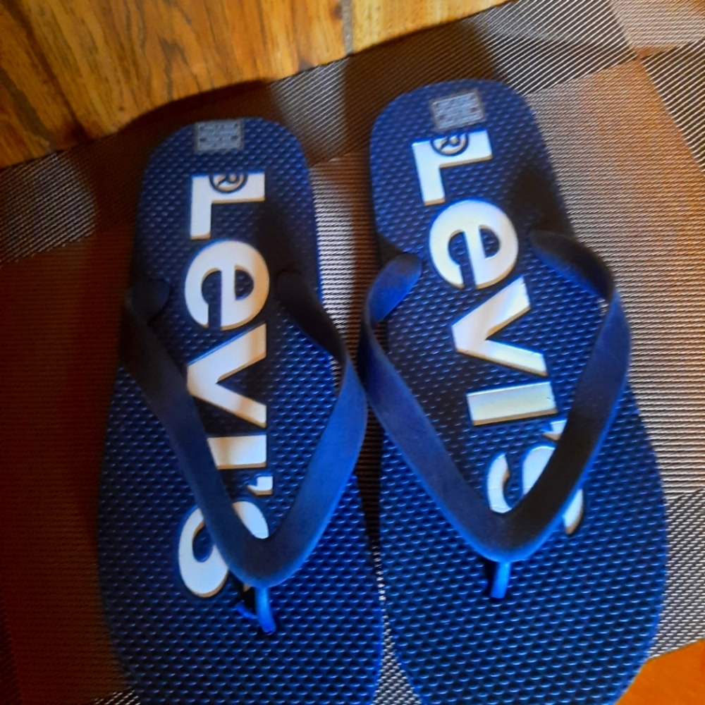New Levi's Flip Flops
